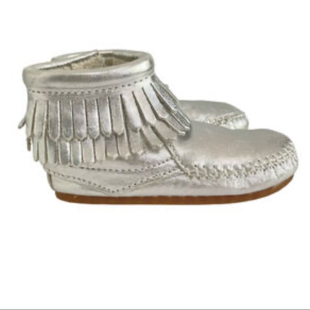 Minnetonka Toddler Aria Silver Fringe moccasin Booties